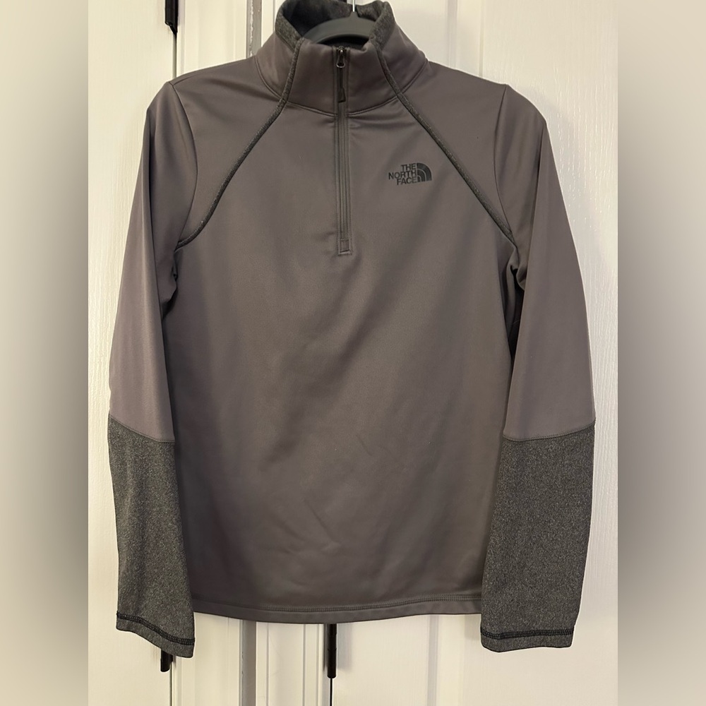 The NorthFace Cinder 1/4 zip pullover, Size Medium